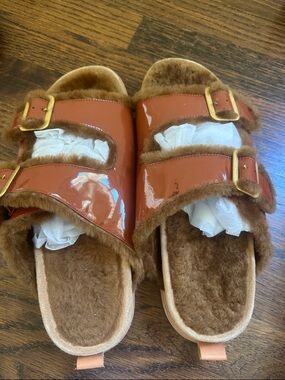 Forte forte Faux-Fur Patent Double-Buckle Slide Sandals in Brown size 9